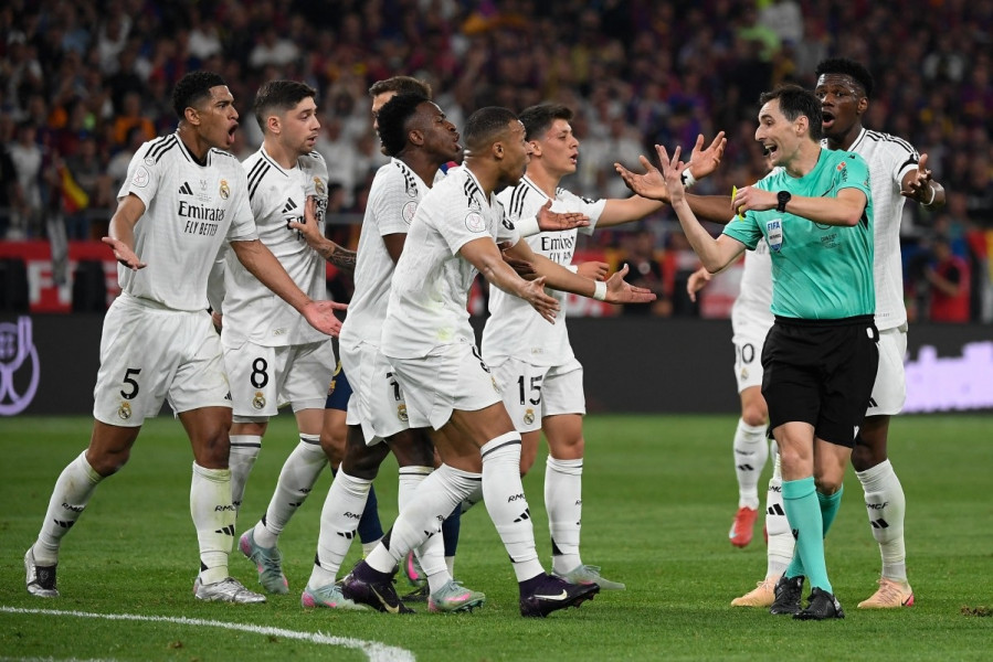 ريال مدريد يتعرض لضربة ثلاثية قاسية