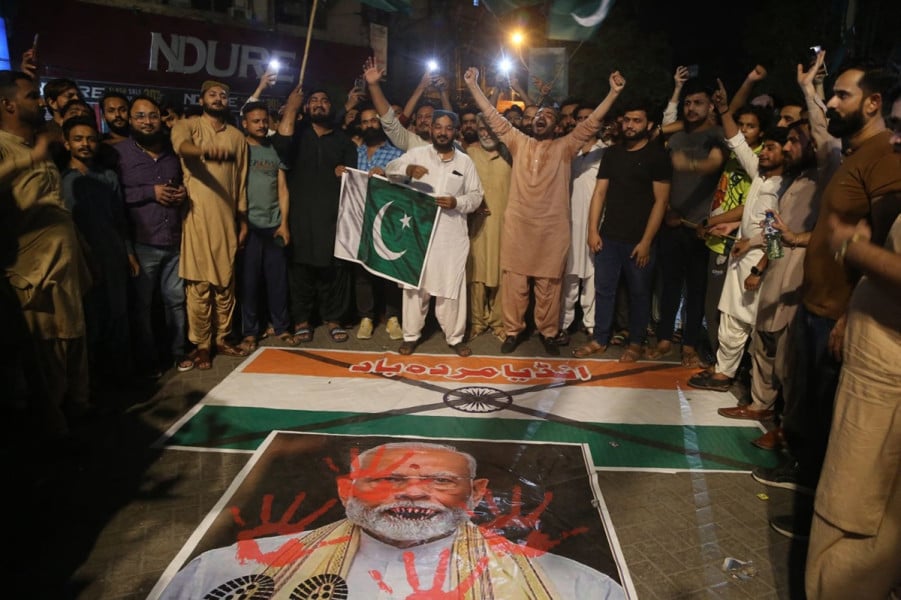 Le monde appelle l'Inde et le Pakistan à la "retenue" militaire