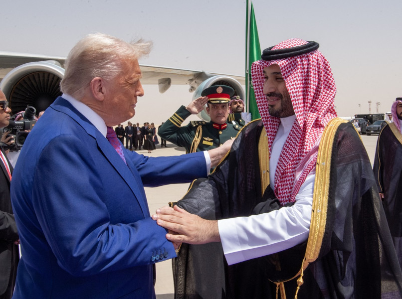 الرئيس الأمريكي يحل بالسعودية في بداية جولة خليجية