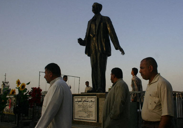 تمثال الشاعر بدر شاكر السياب