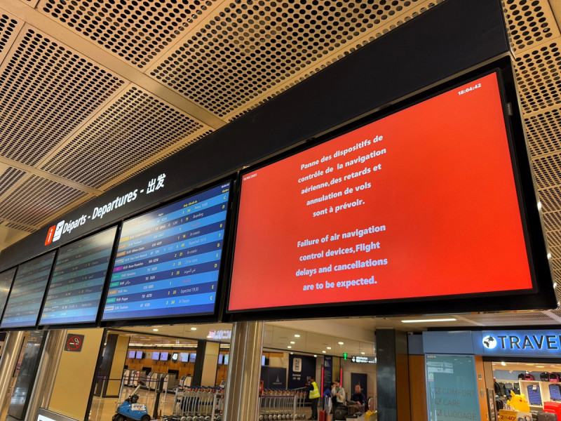 Panne à l'aéroport de Paris-Orly, 130 vols supprimés dimanche, pas d'annulation prévue lundi à ce stade 