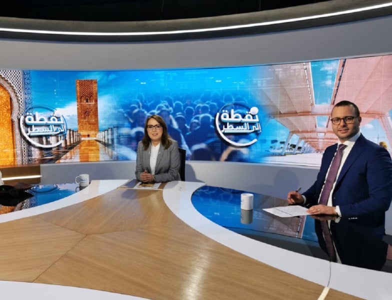 نقطة إلى السطر