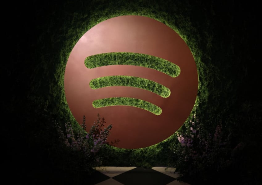 Un groupe de musique suivi par 1 million de fans sur Spotify reconnaît être généré par l'IA