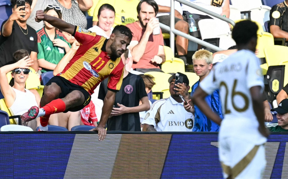 Esperance + Youcef Belaili 