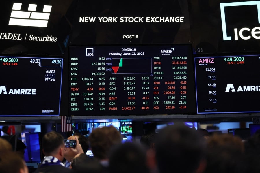 Wall Street profite de la chute des prix du pétrole