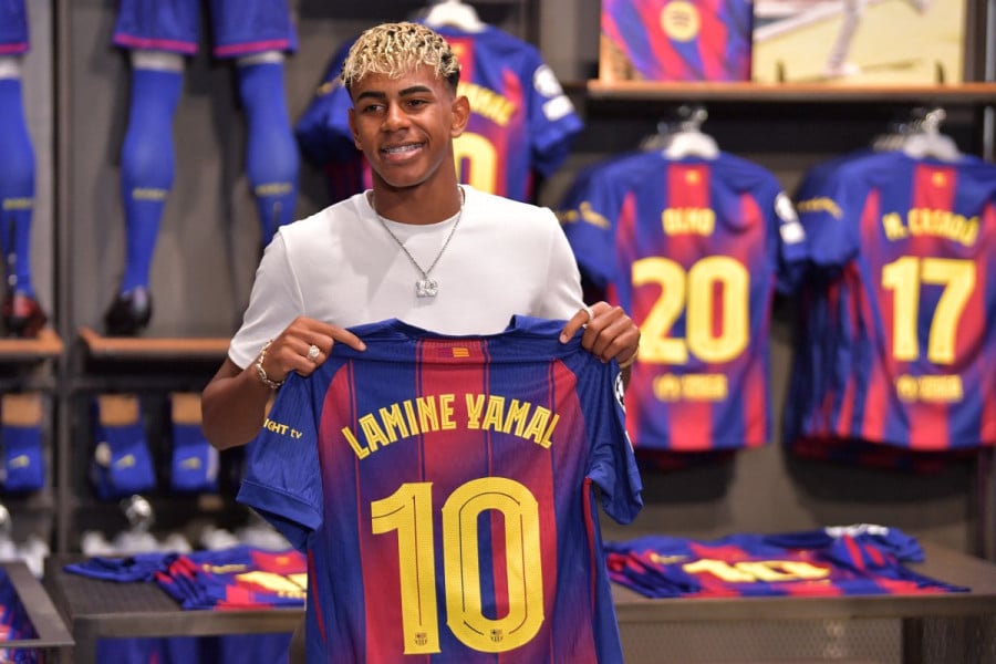 FC Barcelone: Lamine Yamal, héritier du numéro 10