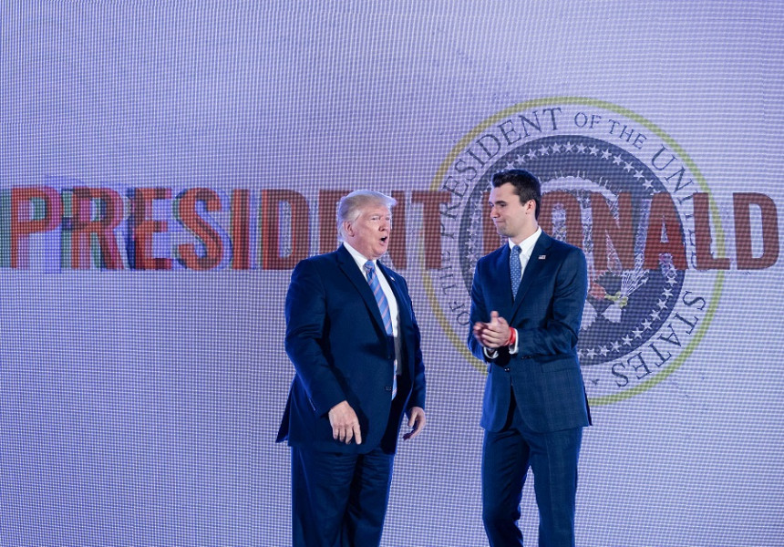 Trump annonce la mort de son allié Charlie Kirk tué par balle