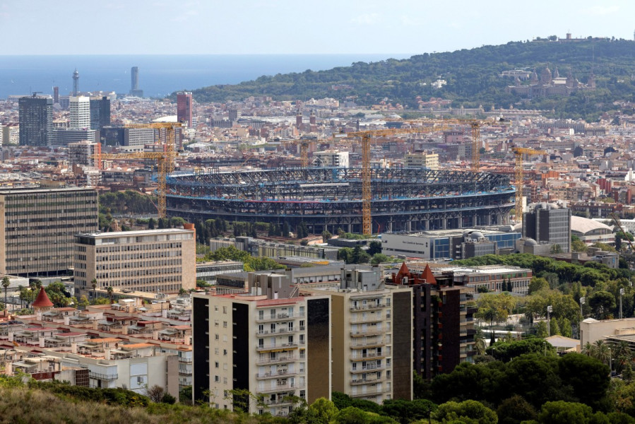 Espagne: après deux ans de travaux, le Camp Nou de Barcelone toujours inutilisable
