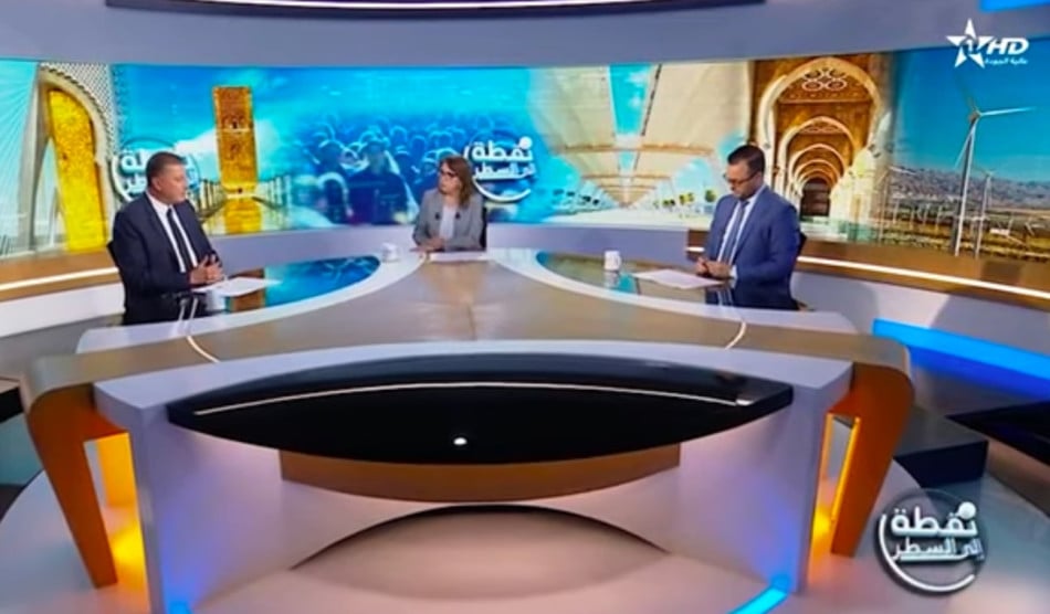نقطة إلى السطر