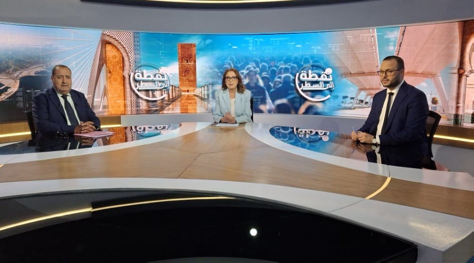 نقطة إلى السطر