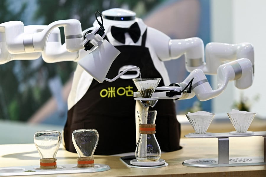Les robots de ménage dotés d'IA quittent les labos pour les salons chinois 