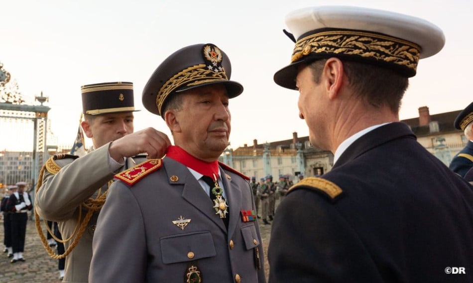 Paris: le Général de Corps d’Armée Mohammed Berrid reçoit l’insigne de Commandeur de la Légion d’Honneur