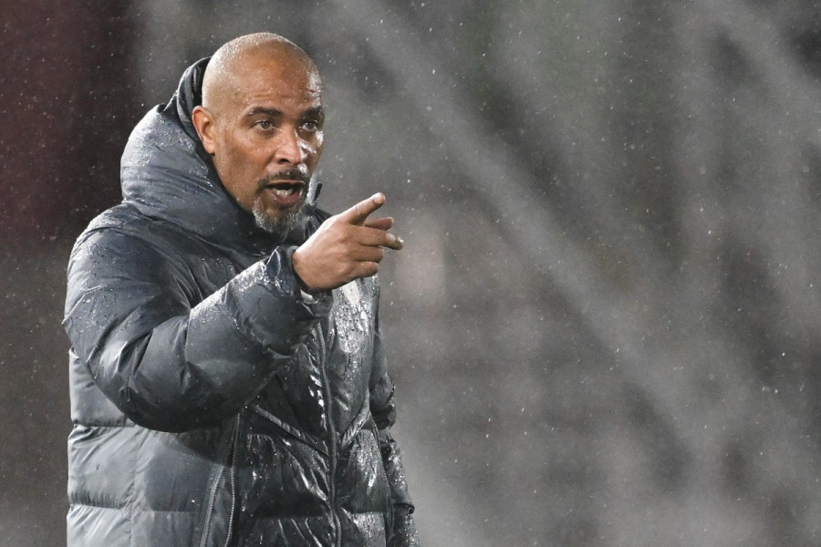 مدرب المنتخب النيجيري: ننتظر مواجهة معقدة للغاية أمام الجزائر