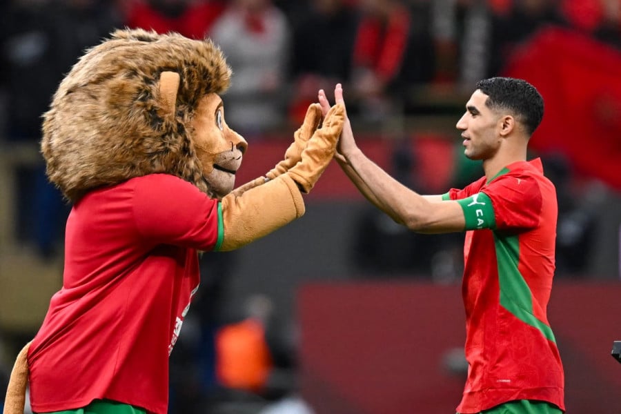 حكيمي: اخترت المغرب بالقلب وسعيد بالتتويج بكأس إفريقيا