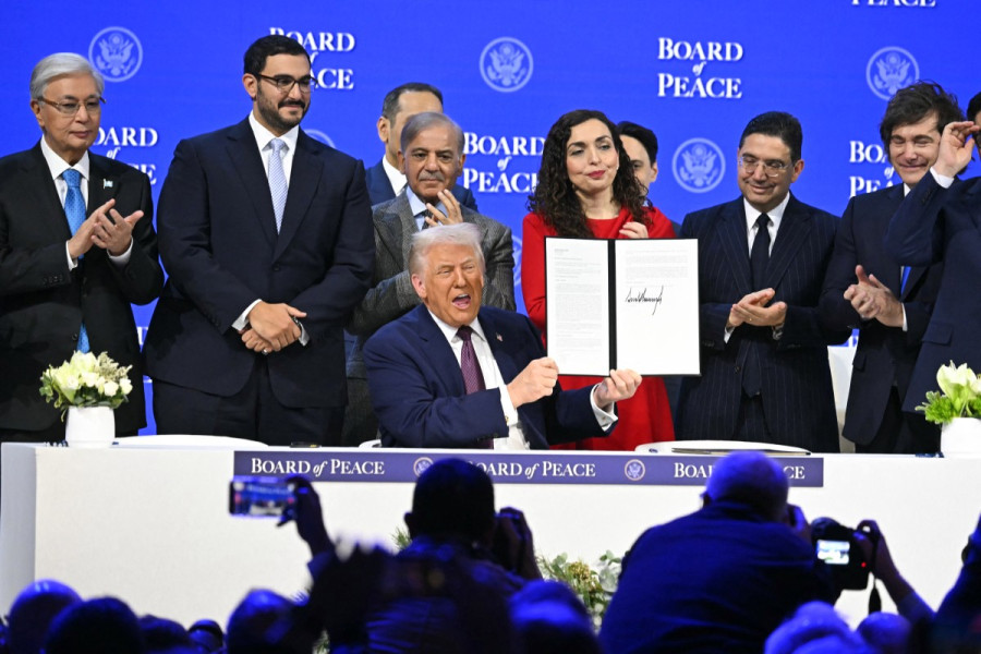 Sur Instruction de SM le Roi Mohammed VI, Président du Comité Al-Qods, M. Nasser Bourita procède à Davos à la signature de la Charte constitutive du Conseil de Paix