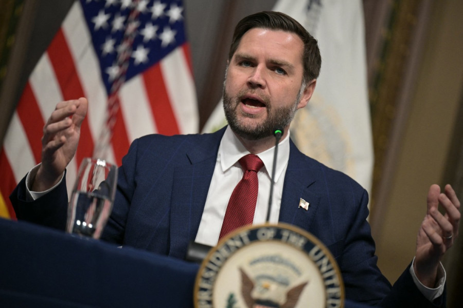 Le vice-président américain JD Vance se dit "obsédé" par les ovnis