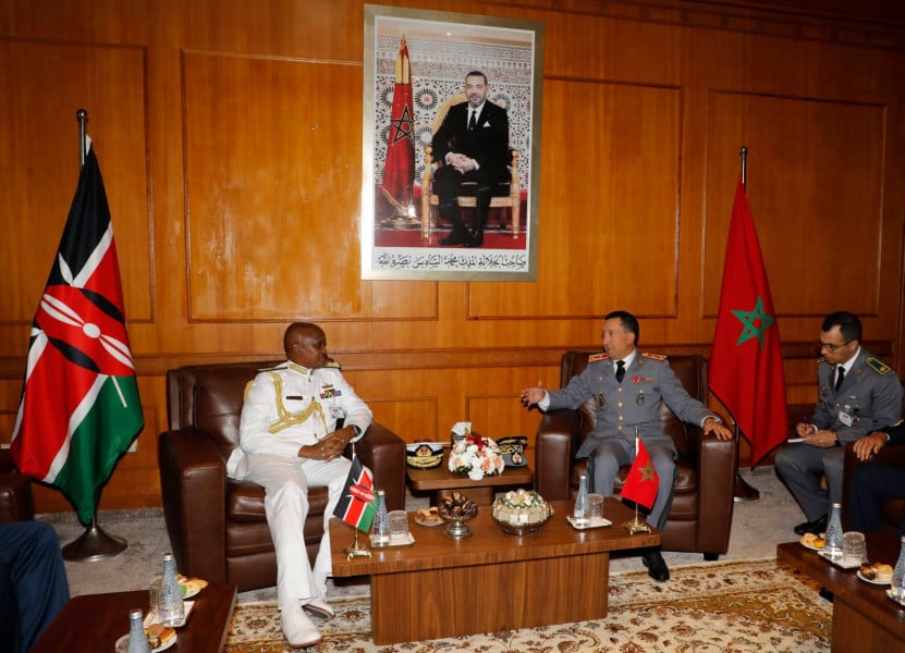L’Inspecteur Général des Forces Armées Royales avec le Chef d’Etat-Major des Forces de Défense du Kenya