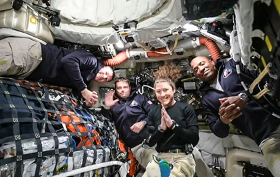 Les astronautes d'Artémis mettent le cap vers la Lune