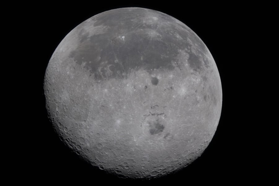 Les astronautes d'Artémis survolent la Lune