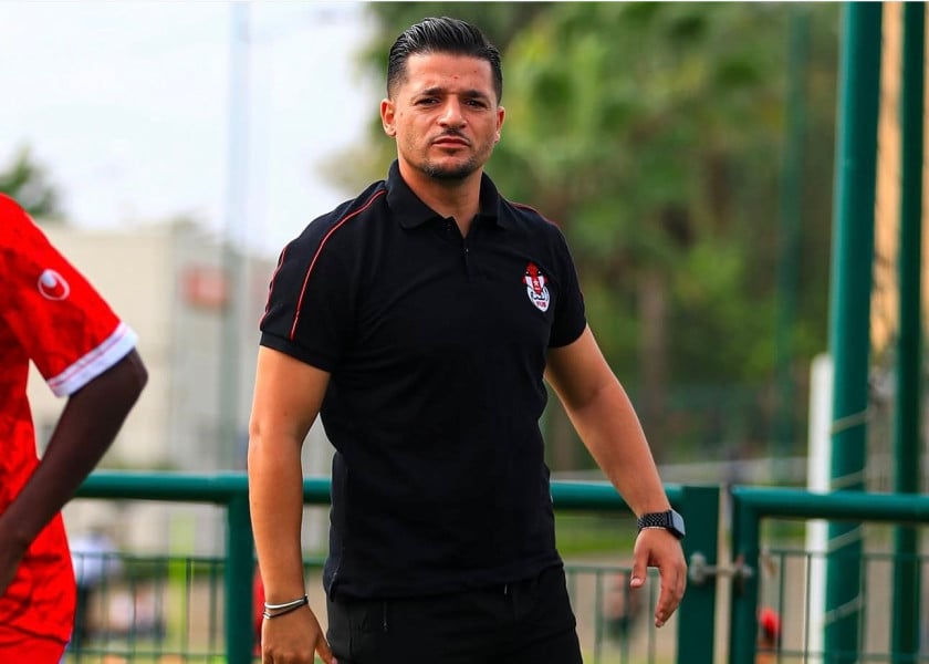مهدي القيشوري.. مدرب شاب يكتب صعود فريق الفتح النسوي بحبر الطموح