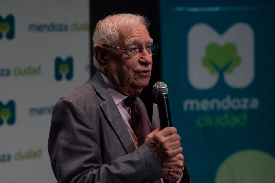 Mondial-2026: à 91 ans, la légende argentine du commentaire foot attaque son 18e Mondial 