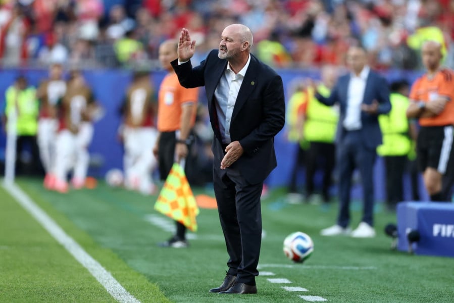 مدرب المنتخب الاسكتلندي: انهزمنا امام منتخب مذهل ورائع 