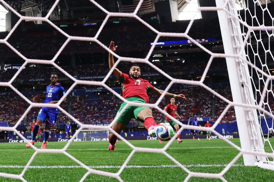 الصيباري يطارد رقم النصيري ويقتحم قائمة عظماء كأس العالم 
