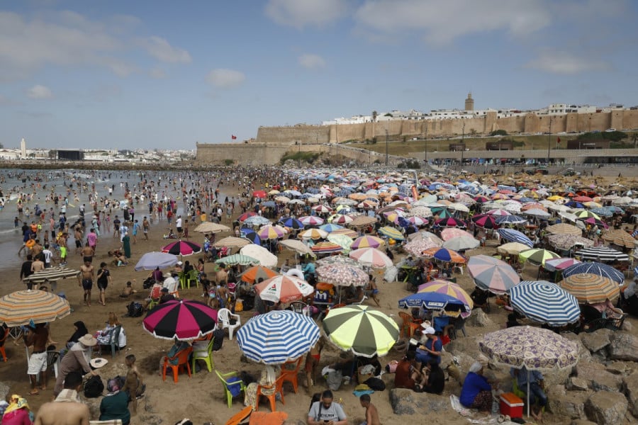 طقس المغرب في الأيام المقبلة .. موجة حر يذكيها "الشركي"