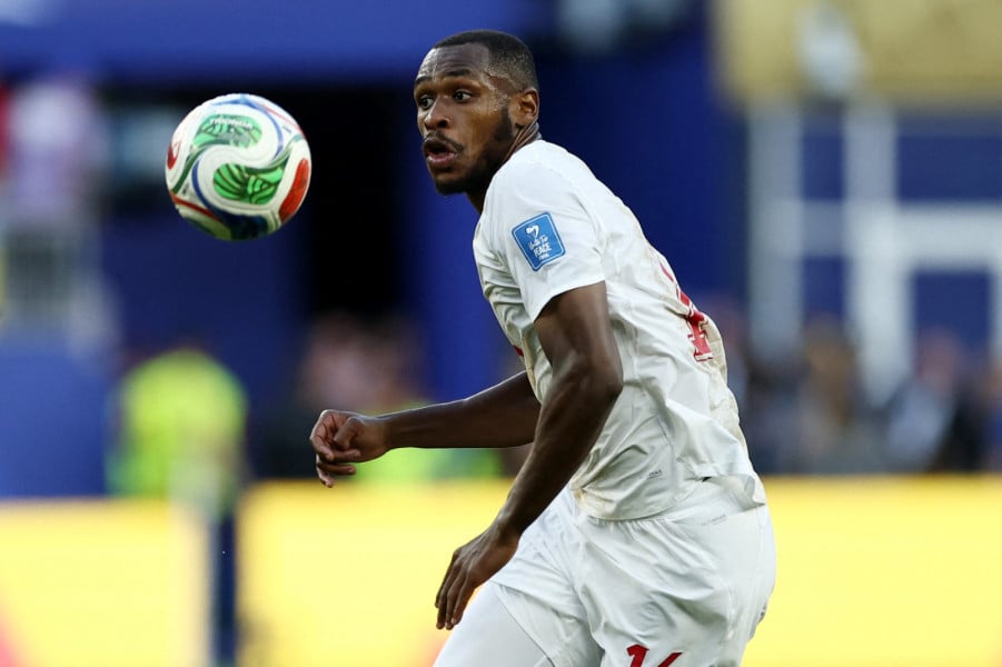 عيسى ديوب .. لاعب اختار المغرب فاختاره المجد