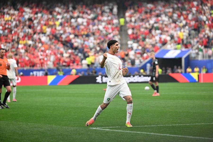 Achraf Hakimi exprime sa profonde gratitude à SM le Roi pour le soutien constant du Souverain au développement du football marocain
