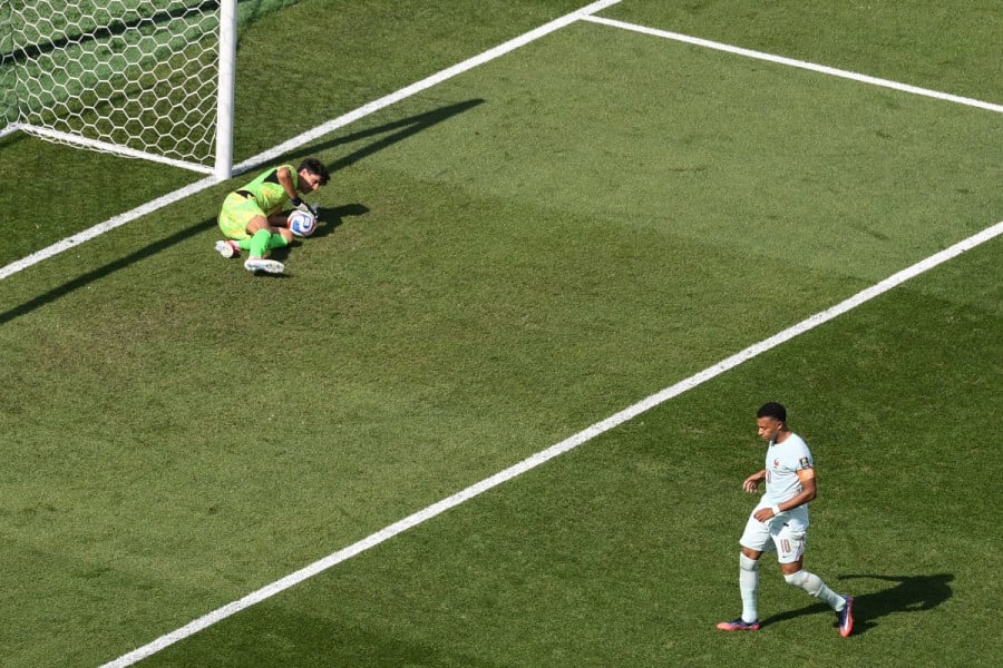 كأس العالم.. بونو يعادل الرقم القياسي لأكثر الحراس تصديا لركلات الجزاء في التاريخ