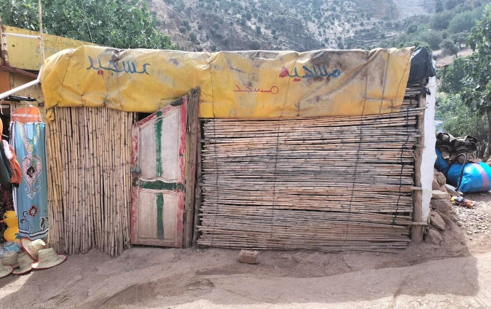مسجد في عيون أم الربيع 
