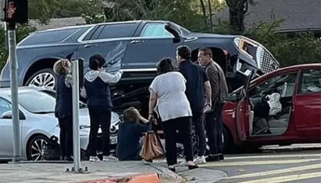 Arnold Schwarzenegger impliqué dans un accident de voitures