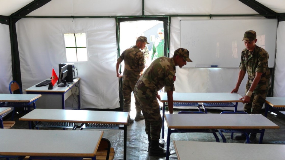 القوات المسلحة الملكية تجهز خياما لتدريس التلاميذ