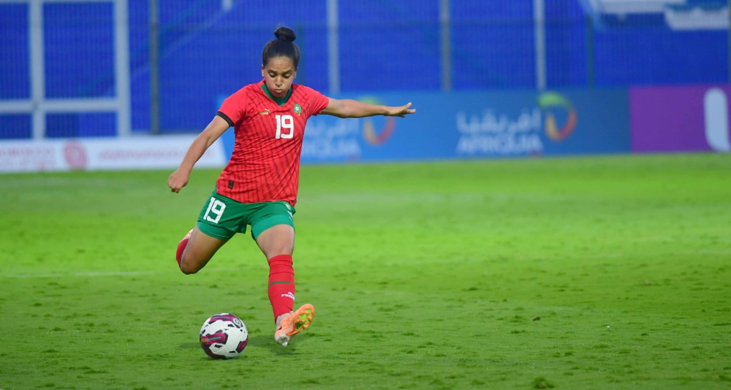 سكينة وزراوي ديكي في مباراة سابقة مع المنتخب الوطني المغربي النسوي 
