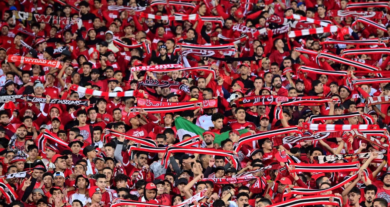 جمهور الوداد الرياضي     تصوير/ رزقو عبد المجيد