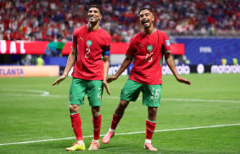 أشرف حكيمي وياسين جسيم يحتفلان بالهدف الرابع للمغرب في مرمى هايتي