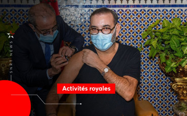 SM le Roi Mohammed VI reçoit la première dose du vaccin 