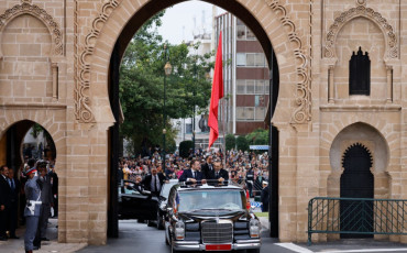 SM le roi et macron1