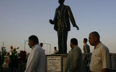 تمثال الشاعر بدر شاكر السياب