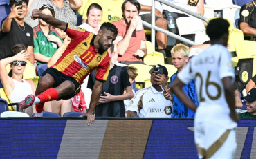 Esperance + Youcef Belaili 