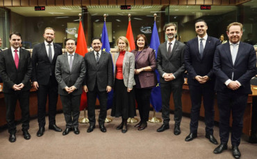 UE