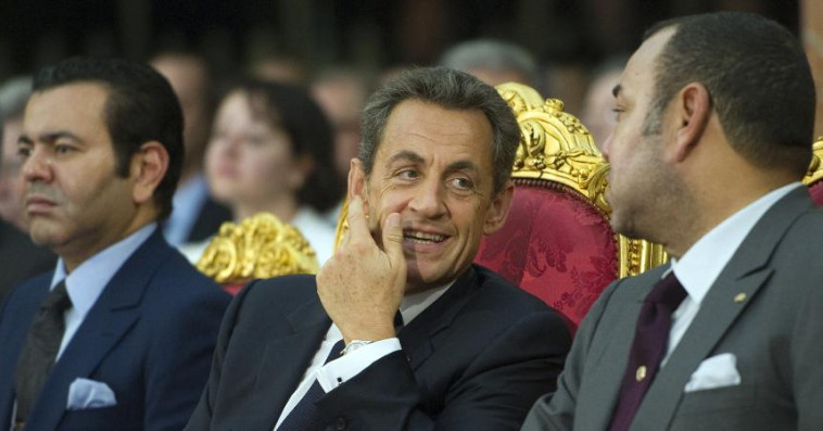 الملك يستقبل ساركوزي خلال زيارة رسمية