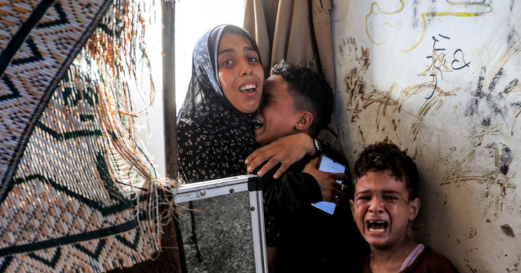 أسرة فلسطينية بغزة