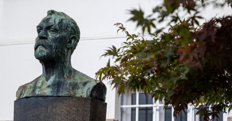 Alfred Nobel