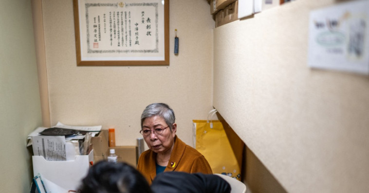 "hogoshi" Teruko Nakazawa 
