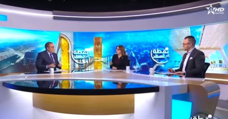 نقطة إلى السطر