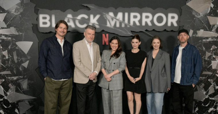 BLACK MIROR