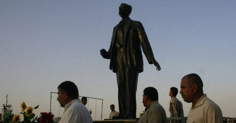 تمثال الشاعر بدر شاكر السياب
