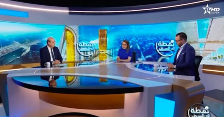 نقطة إلى السطر